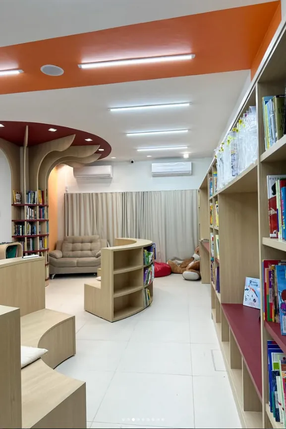 Biblioteca Infantil da Maple Bear Parnamirim